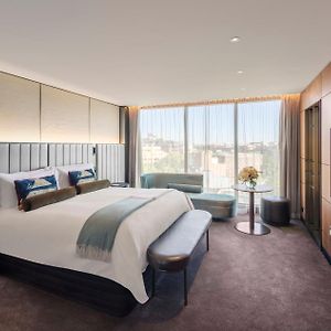Zimmer mit Kingsize-Bett